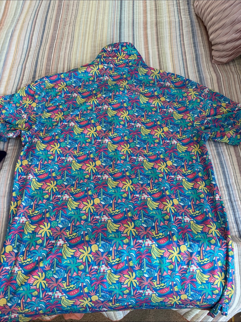 chubbies Bold Tropical Print Men’s Polo Shirt in Blue, Pink, Yellow  Size L - Picture 3 of 3